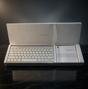 Apple Wireless Bluetooth Keyboard A1314 Silver Aluminum New Open Box